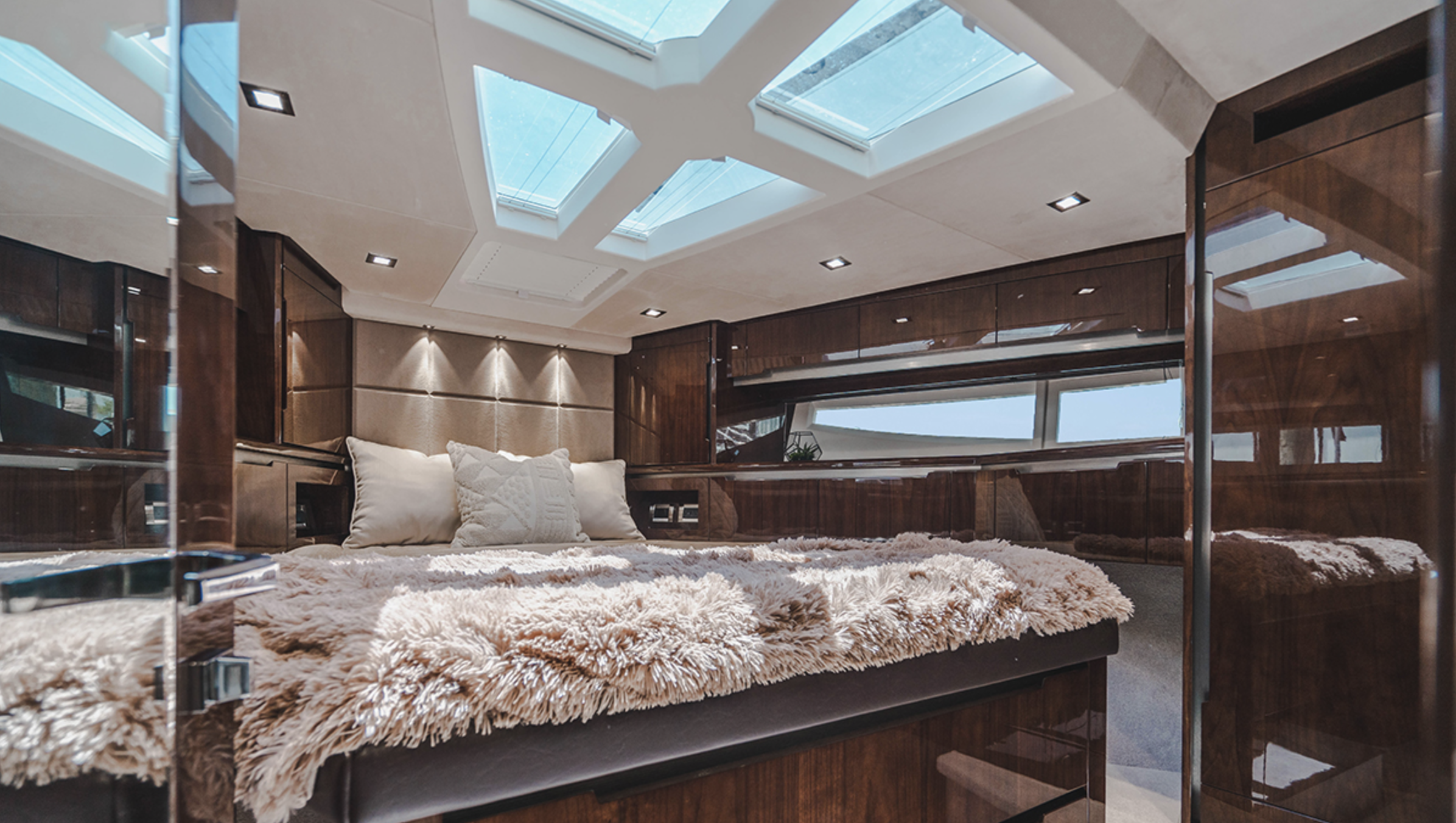 Thumb Yacht VIP Cabin